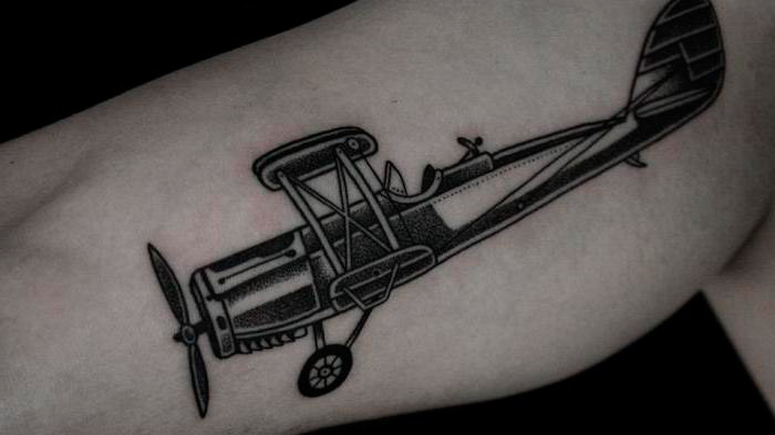 Татуировка самолета