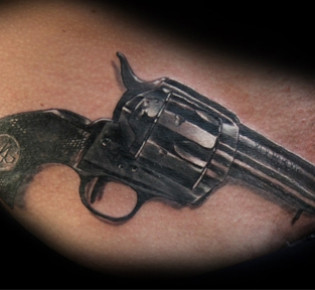 Значение татуировки револьвер