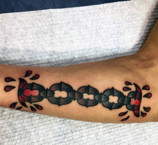 Значение татуировки цепей