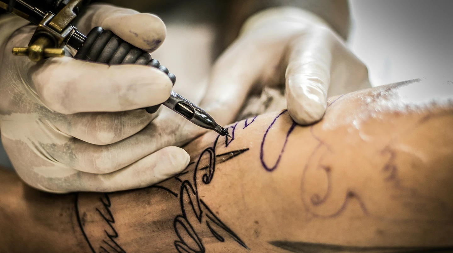 Мифы и заблуждения о татуировках